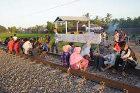 Tempat Ngabuburit Paling Aneh di Indonesia